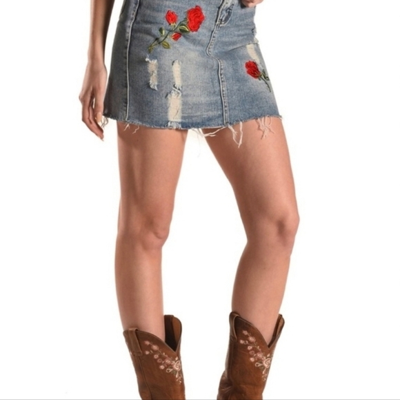 Sadie & Sage Embroidered Distressed Raw Hem Denim Midi Skirt Size M Boho Festiva - Picture 3 of 10